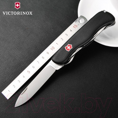 Нож швейцарский Victorinox Picknicker 0.8353.3