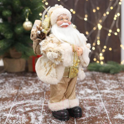 Фигура под елку Зимнее волшебство Дед Мороз в бело-золотистом костюме блеск с подарками / 6949630