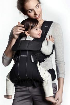 Эрго-рюкзак BabyBjorn One Cotton 0910.23 (черный) - ребенок в сумке
