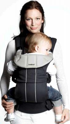 Сумка-кенгуру BabyBjorn Comfort Organic 0950.37 (черный) - ребенок в сумке