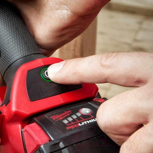 Аккумуляторный гвоздезабиватель Milwaukee M18FFNS-502C