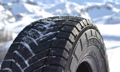 Всесезонная легкогрузовая шина Michelin Agilis CrossClimate 235/65R16C 115/113R