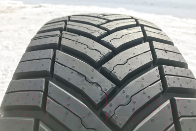 Всесезонная легкогрузовая шина Michelin Agilis CrossClimate 235/65R16C 115/113R