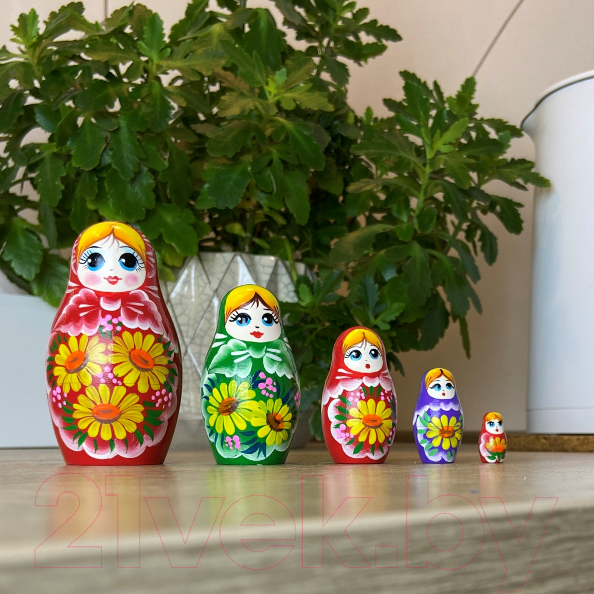 Матрешка сувенирная Брестская Фабрика Сувениров В платье-сарафане с желтыми герберами 5066 — фото 6