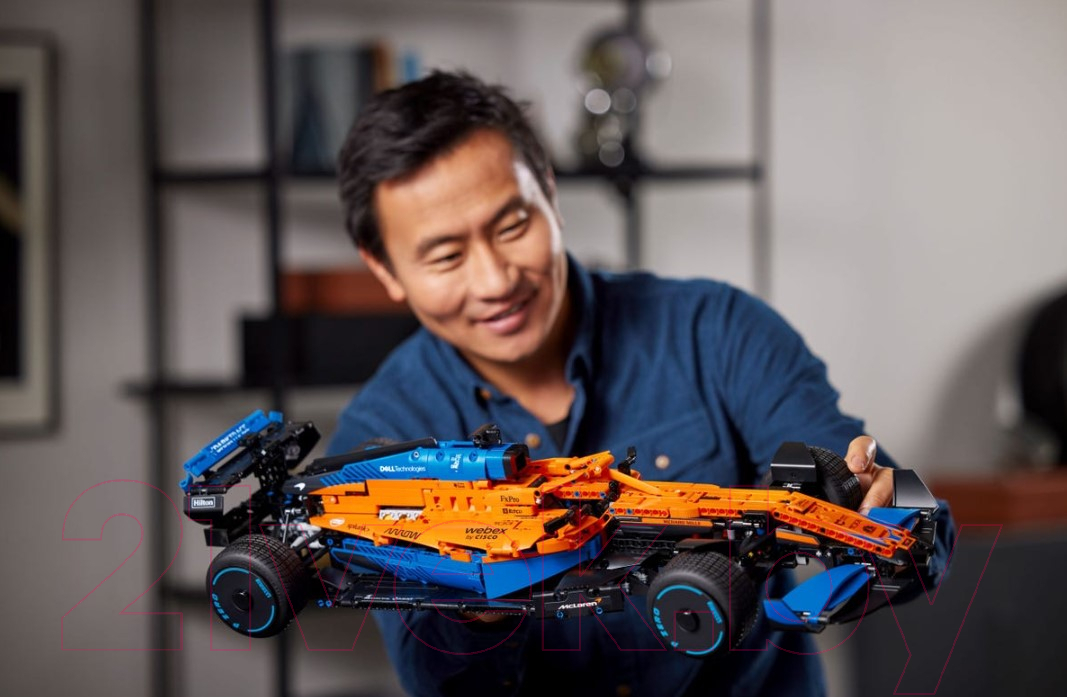 Конструктор Lego Technic Гоночный автомобиль McLaren Formula 1 / 42141