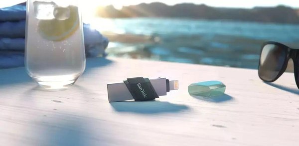 USB flash накопитель SanDisk iXpand Mini Flash Drive Type A USB 3.1 (SDIX90N-128G-GN6NE) %rs_city_gde%