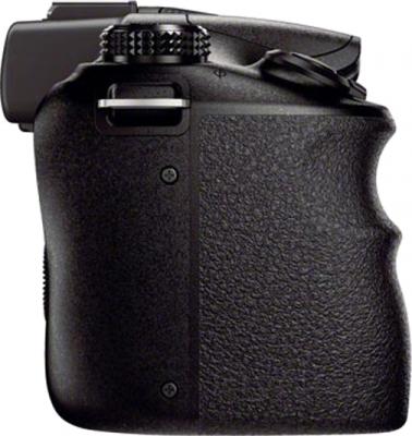 Беззеркальный фотоаппарат Sony ILC-E3500J - вид сбоку