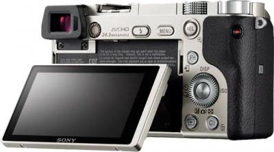 Беззеркальный фотоаппарат Sony Alpha a6000 Kit 16-50mm / ILCE-6000LS (серебристый) - вид сзади