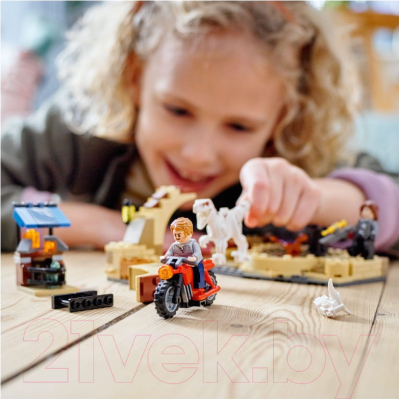 Конструктор Lego Jurassic World Атроцираптор: погоня на мотоцикле 76945