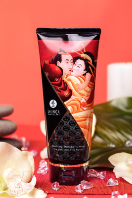 Изображение товара Эротическое массажное масло Shunga Sparkling Strawberry Wine / 274108 (200мл)