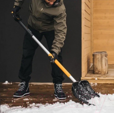 Лопата для уборки снега Fiskars 1057189