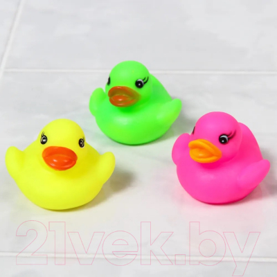Набор игрушек для ванной Крошка Я Цветные уточки / 7100185