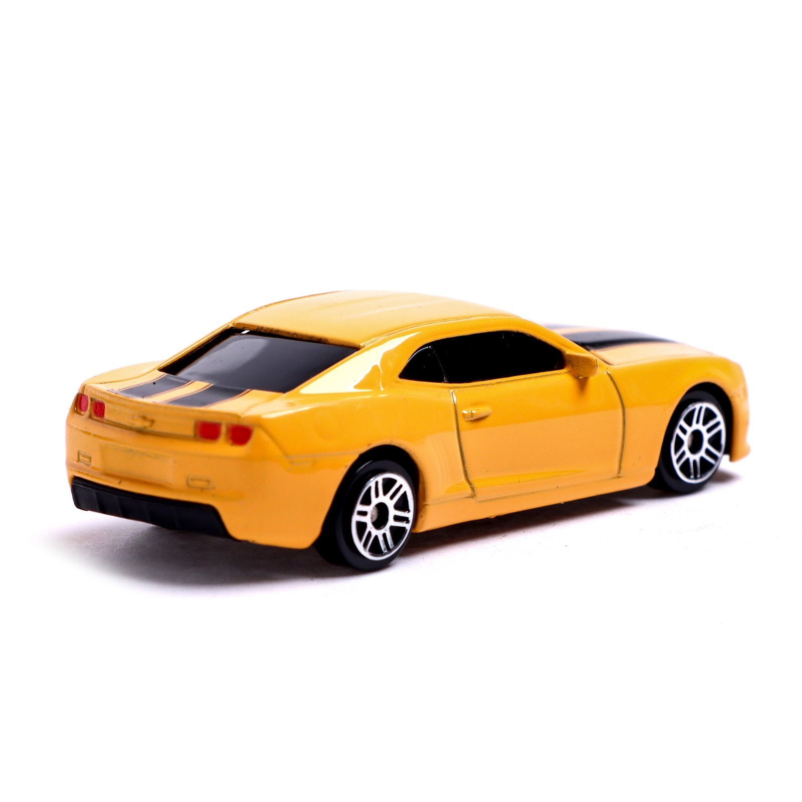 Масштабная модель автомобиля Автоград Chevrolet Camaro / 7152988 (желтый) — фото 3