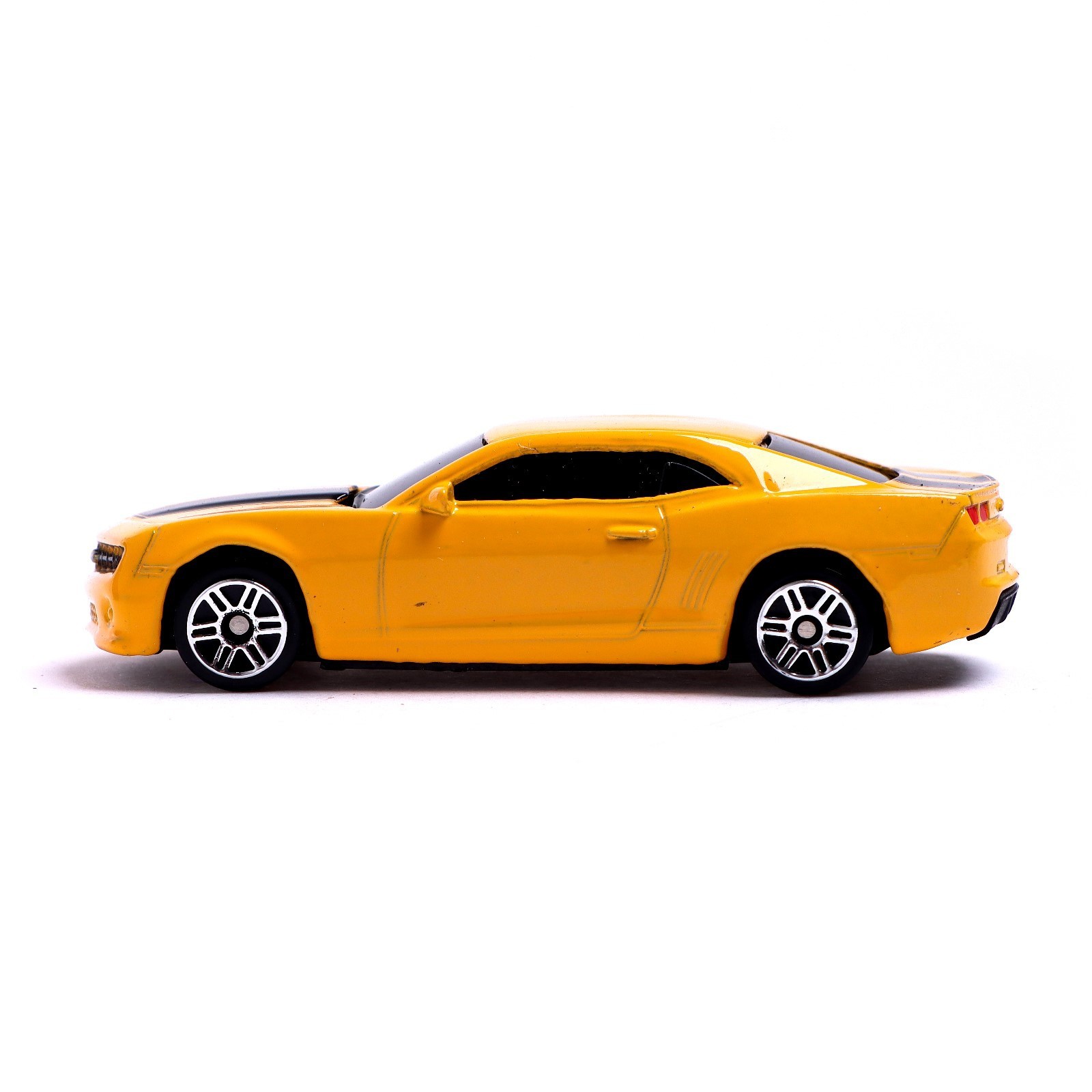 Масштабная модель автомобиля Автоград Chevrolet Camaro / 7152988 (желтый) — фото 2