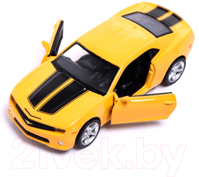 Масштабная модель автомобиля Автоград Chevrolet Camaro / 7152961 (желтый)