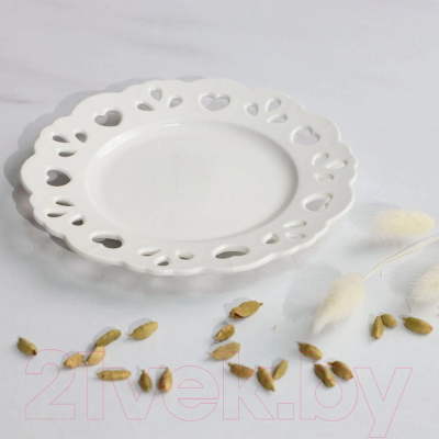 Тарелка закусочная (десертная) AksHome Delicate Love 20x2см (белый)