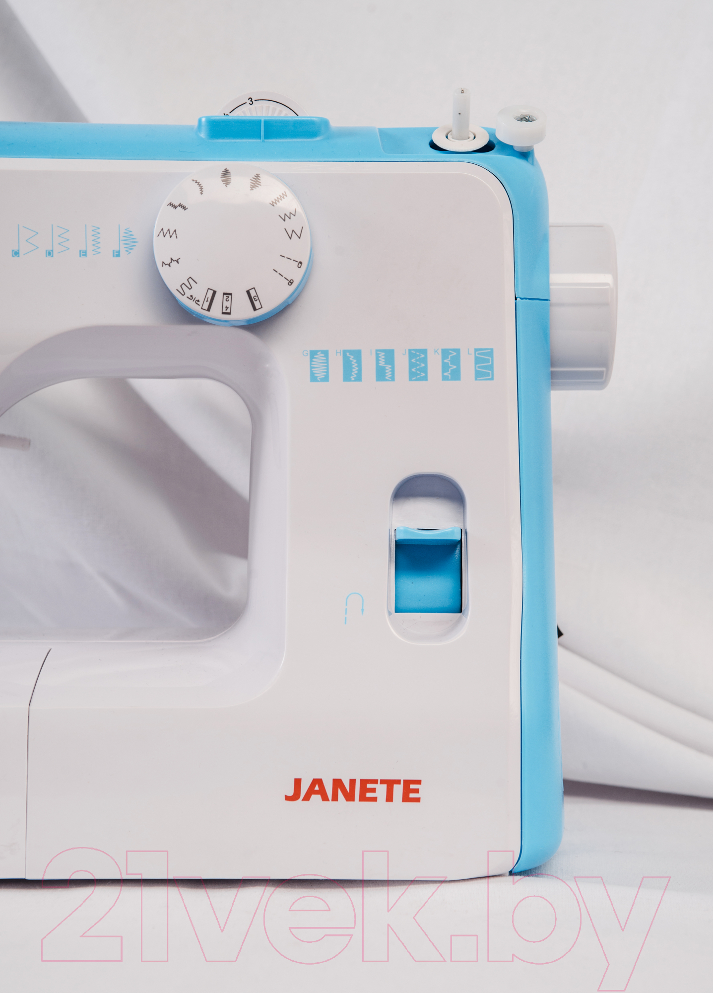 Швейная машина Janete 588