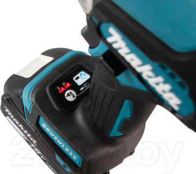 Профессиональный шуруповерт Makita DTD157Z