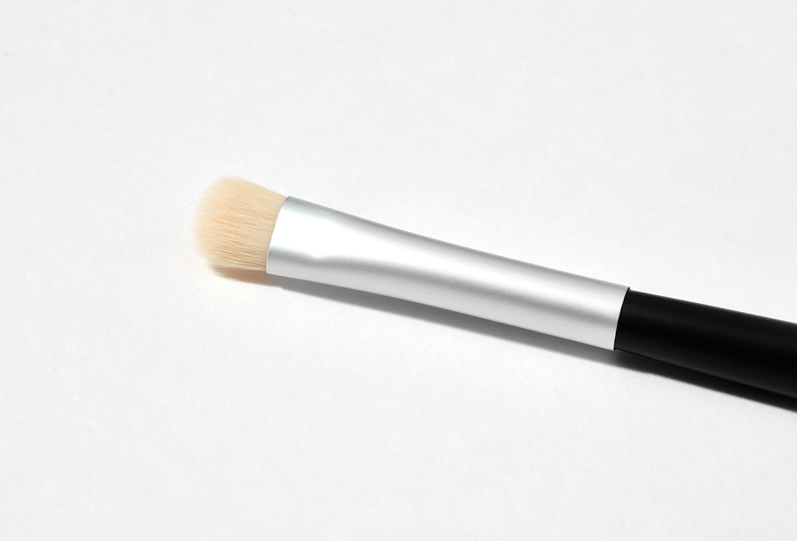 Кисть для макияжа Provoc Flat Blending Brush E802S