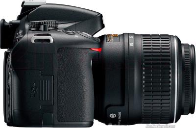 Зеркальный фотоаппарат Nikon D5100 Kit 18-55mm II - вид сбоку