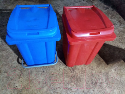 Контейнер для мусора Эдванс 60л, с крышкой (красный, без педали)