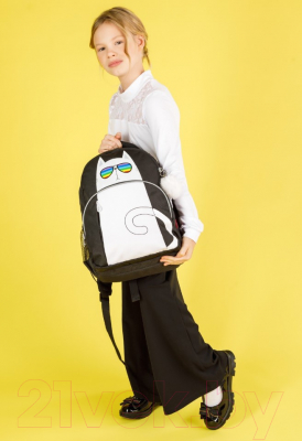 Школьный рюкзак Grizzly RG-360-4 (черный/белый)