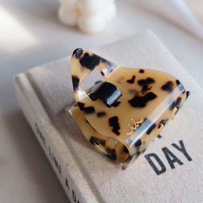 Изображение товара Заколка для волос Invisibobble Everclaw Leo Love