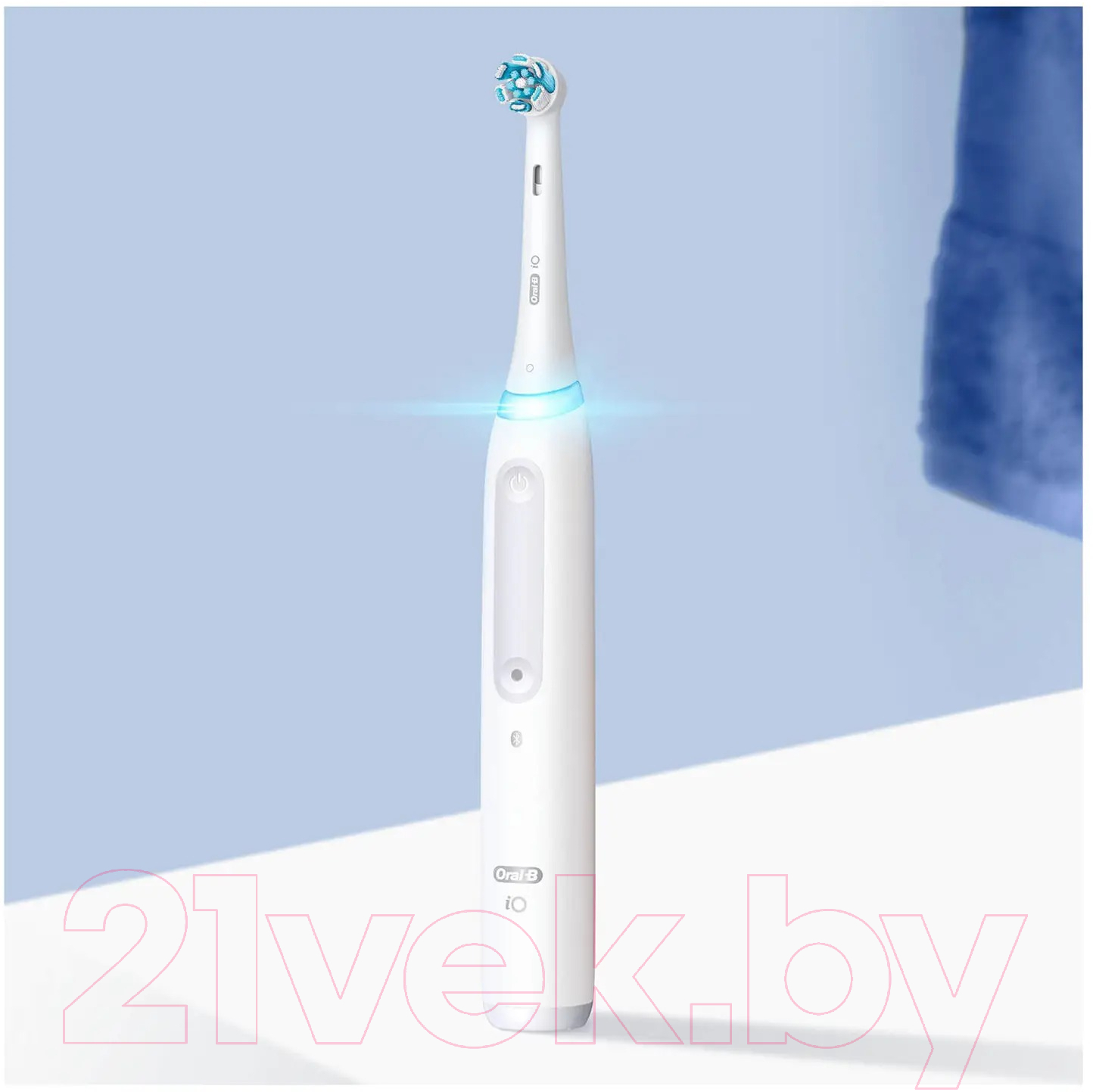 Электрическая зубная щетка Oral-B iO4 Magnetic White Travcase