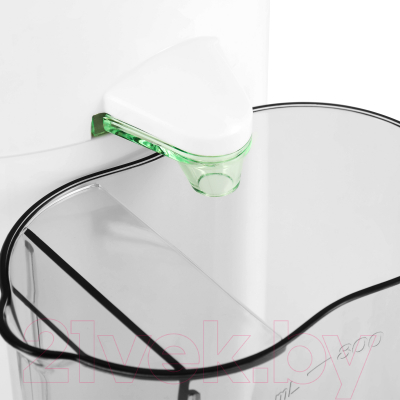 Соковыжималка электрическая StarWind SJ2216 (белый/зеленый)