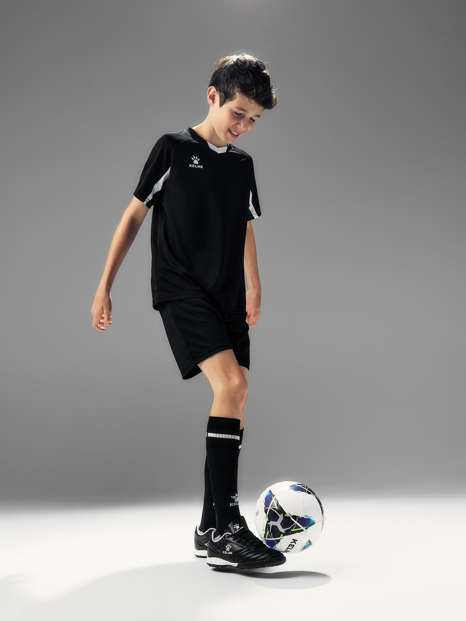 Футбольная форма Kelme Football Suit / 7351ZB3130-003 (р.160, черный) — фото 5