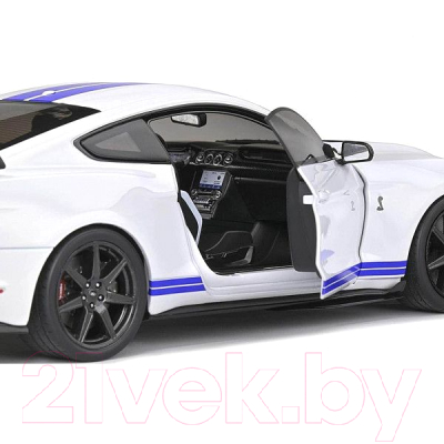 Масштабная модель автомобиля Maisto 2020 Mustang Shelby GT500 / 31452 (белый)