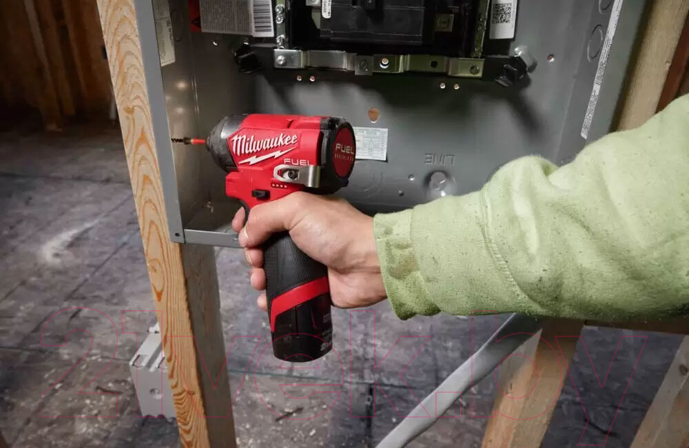 Аккумуляторный шуруповерт Milwaukee M12 FID2-202X / 4933479877