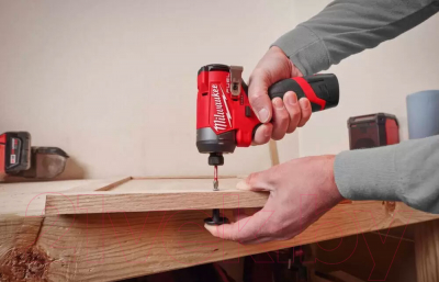 Аккумуляторный шуруповерт Milwaukee M12 FID2-202X / 4933479877