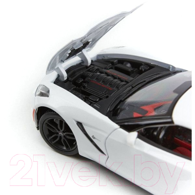 Масштабная модель автомобиля Maisto Corvette Stingray Z51 / 31677 (белый)