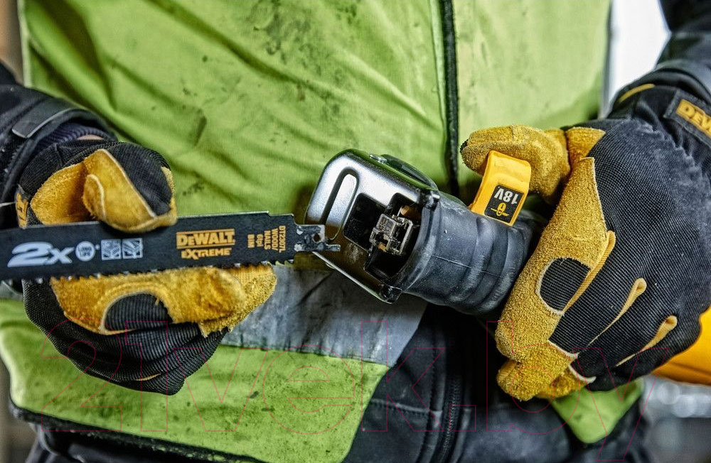 Сабельная пила DeWalt DCS380N-XJ