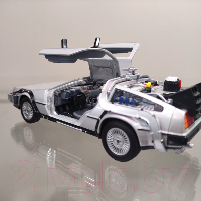 Масштабная модель автомобиля Welly DeLorean DMC-12 Назад в будущее / 22441FV-GW (серебристый)