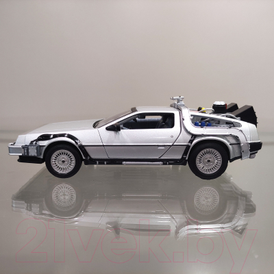 Масштабная модель автомобиля Welly DeLorean DMC-12 Назад в будущее / 22441FV-GW (серебристый)