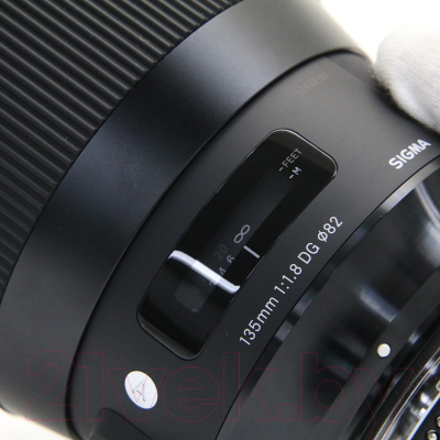 Длиннофокусный объектив Sigma 135mm f/1.8 DG HSM Art Nikon F