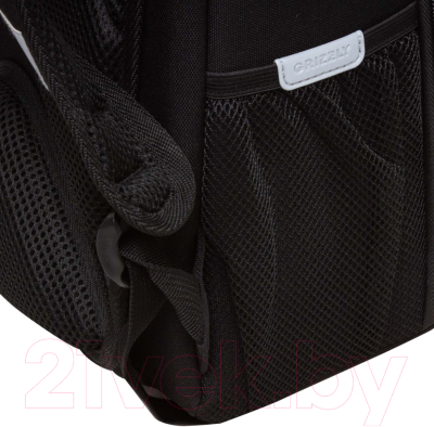 Школьный рюкзак Grizzly RAw-497-2 (черный/салатовый)