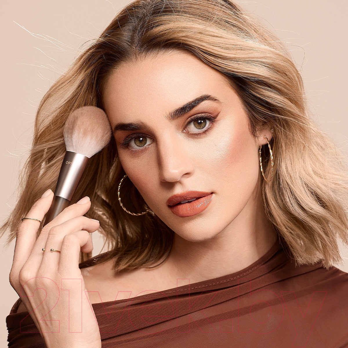 Кисть для макияжа Real Techniques New Nudes Hazy Finish Powder Brush / RT9660