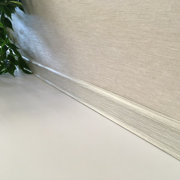 Плинтус LinePlast ПВХ 58мм L058 (2.2м, ясень хесрет)