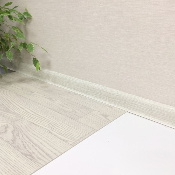Плинтус LinePlast ПВХ 58мм L058 (2.2м, ясень хесрет)