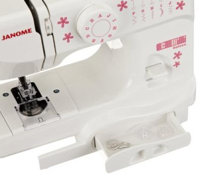 Швейная машина Janome Sew Mini Deluxe - отсек для аксессуаров