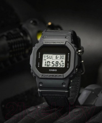 Часы наручные мужские Casio DW-5600BCE-1E