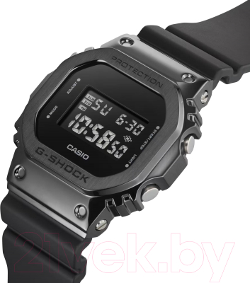 Часы наручные мужские Casio GM-5600UB-1E