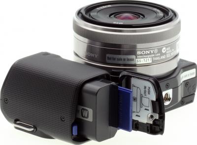 Беззеркальный фотоаппарат Sony Alpha NEX-5D - общий вид со сменным объективом