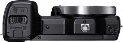 Беззеркальный фотоаппарат Sony Alpha NEX-5D - вид снизу