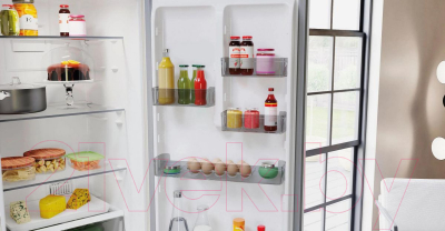 Холодильник с морозильником Hotpoint HT 5200 AB