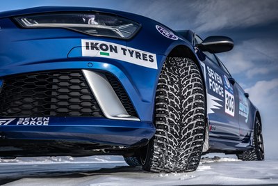 Зимняя шина Ikon Tyres (Nokian Tyres) Autograph Ice 9 235/45R18 98T (шипы)