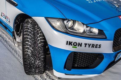 Зимняя шина Ikon Tyres (Nokian Tyres) Autograph Ice 9 235/45R18 98T (шипы)